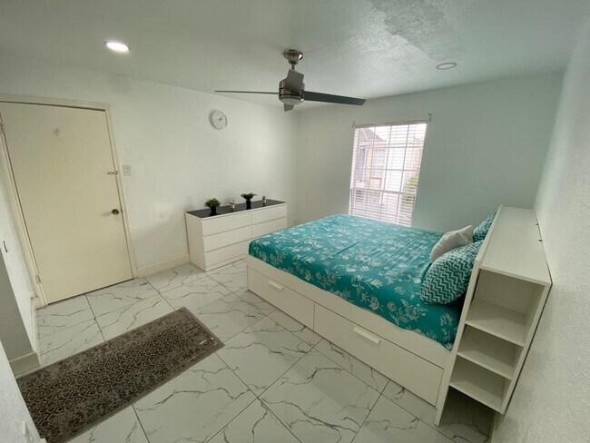 Primary Photo - 6606 De Moss Dr