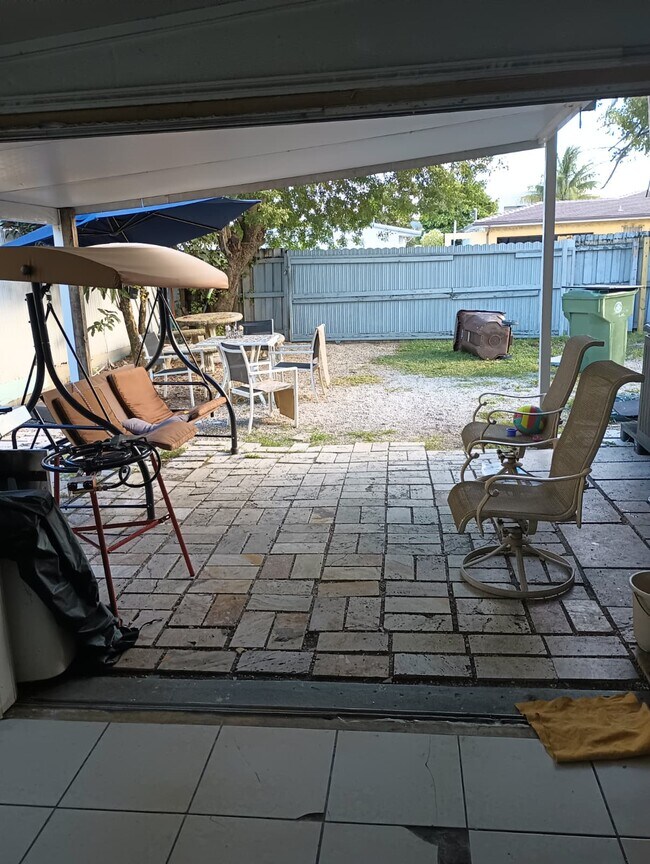 Building Photo - 2905 E 8th Ave