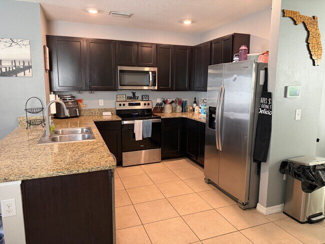 Building Photo - 3 Bedroom 2 Bath Single-Family Home (Garden Village)