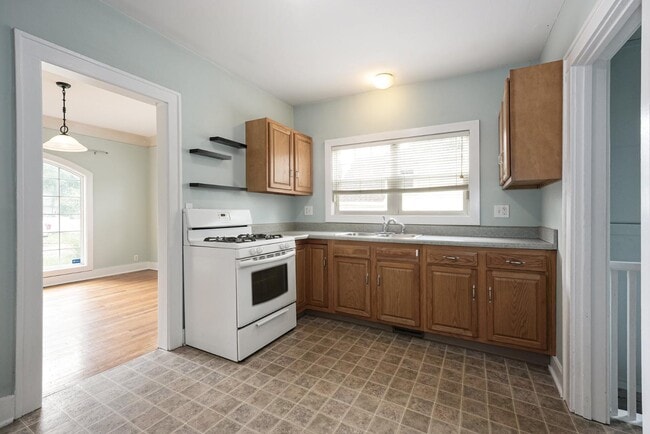 Building Photo - 455 Cedar St NE