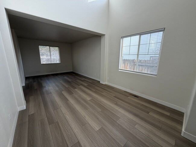 Building Photo - 3 Bedroom 2.5 Bathroom Home in Northwest Reno!