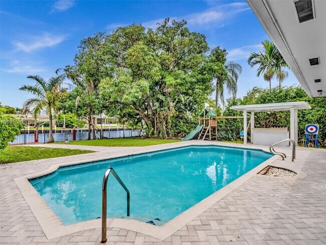 Building Photo - 413 Tamarind Dr