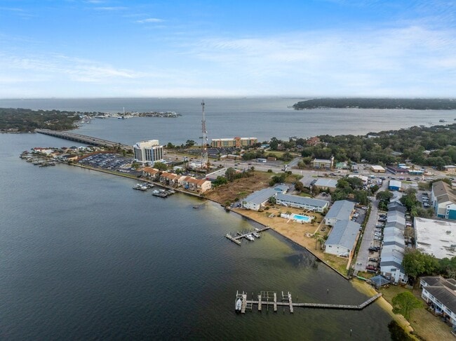 Building Photo - 1 Bedroom Cottage in Fort Walton Beach!