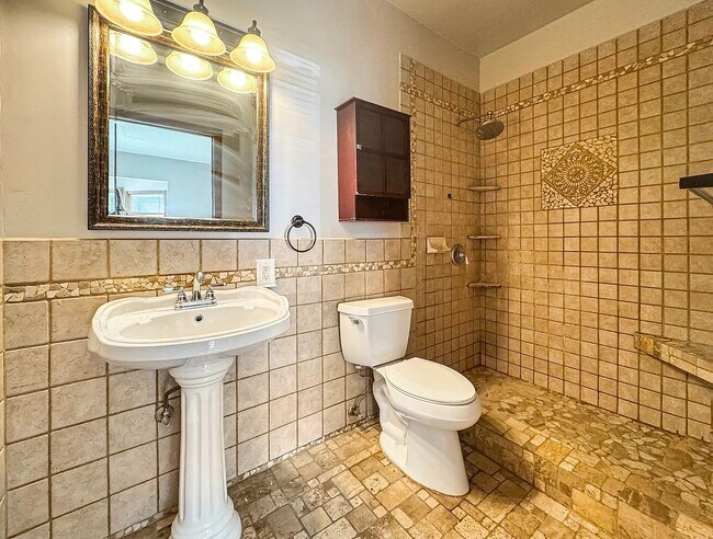 Building Photo - 465 3rd Ave