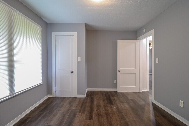 Building Photo - 3051 W Crockett St