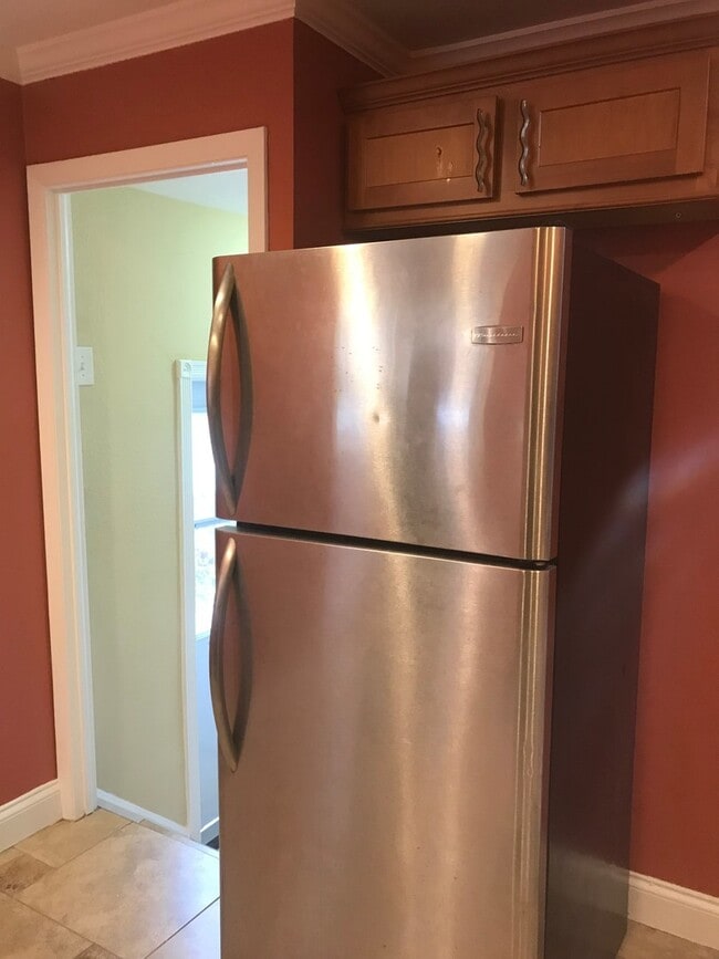 Building Photo - 3 Bedroom 1 bath home for lease in Maple H...