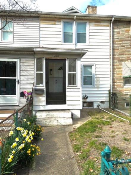 Building Photo - 266 St Helena Ave