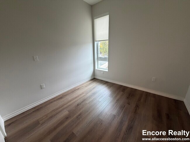 Building Photo - 5 Washington St