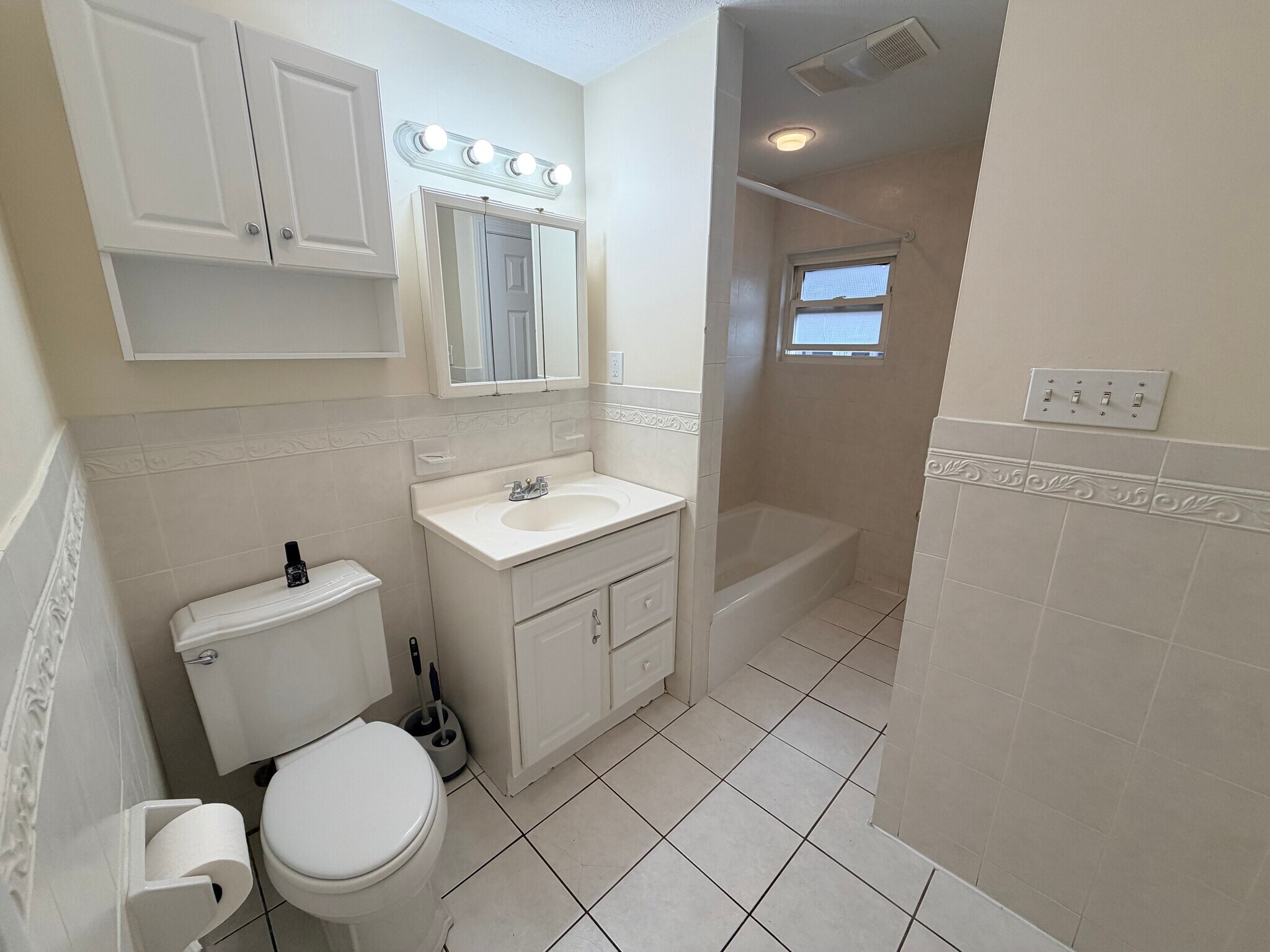 Building Photo - 543 Broadway