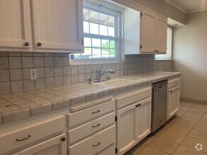 Building Photo - Spacious 3 Bedroom 2 Bath Home in Arden Ar...