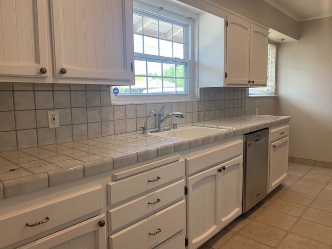 Building Photo - Spacious 3 Bedroom 2 Bath Home in Arden Ar...