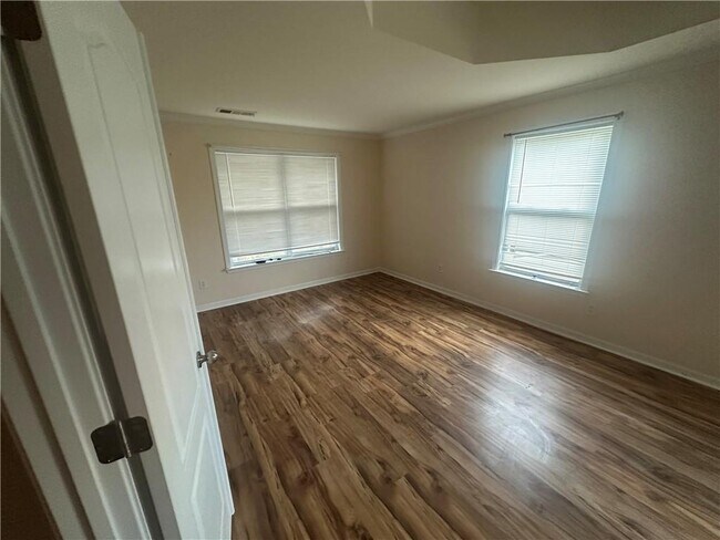 Building Photo - 61 Longwood Ct