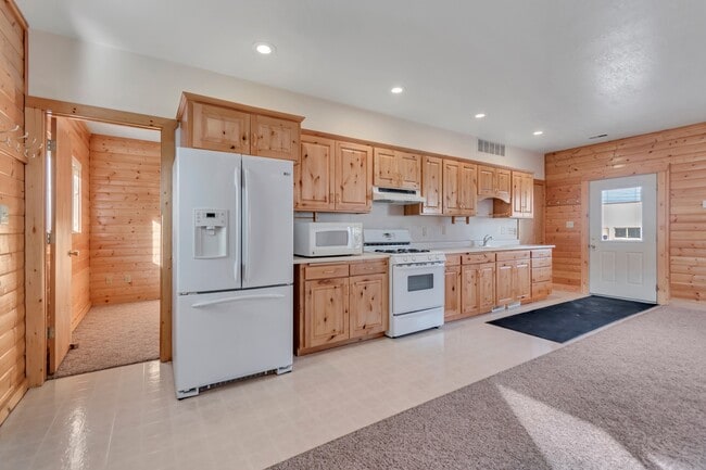 Building Photo - 450 N 500 E