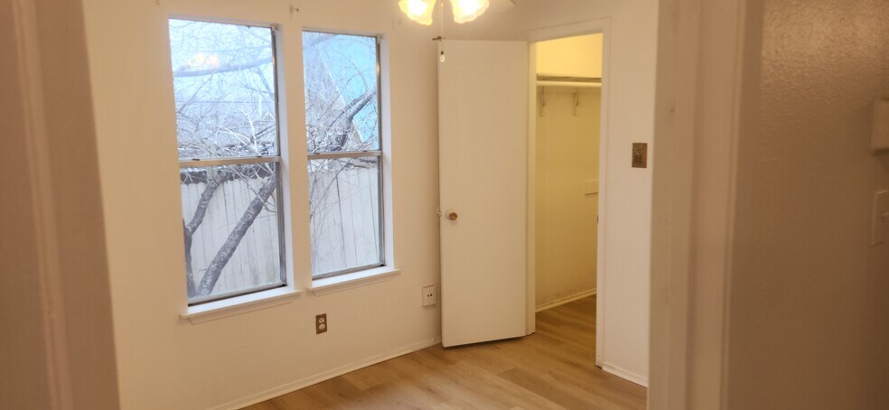 Second room - 605 E Applegate Dr