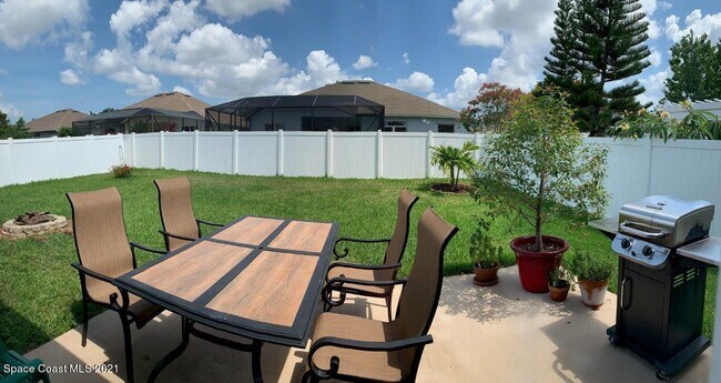 Building Photo - 1466 Alaqua Way