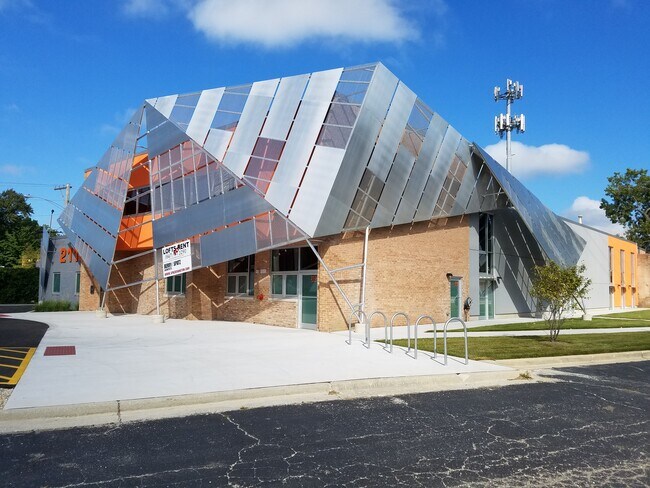 Building Photo - 2113 Greenleaf St