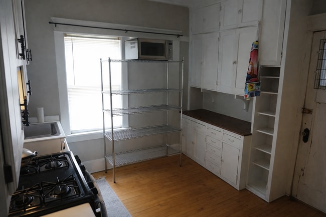 Building Photo - 3284 N Oakland Ave