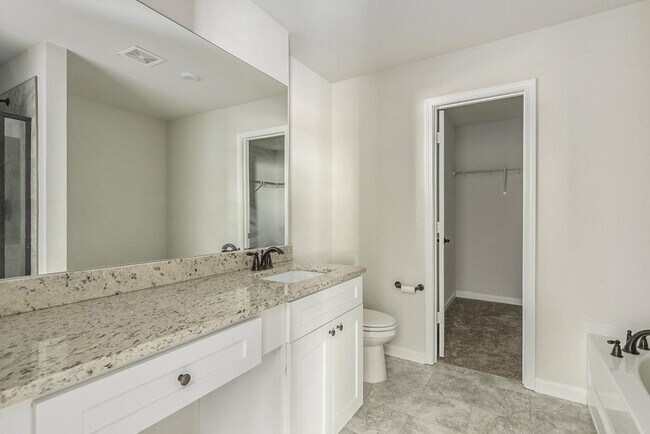 Building Photo - 489 Samara Ct