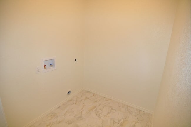 Building Photo - 3 Cimarron Dr