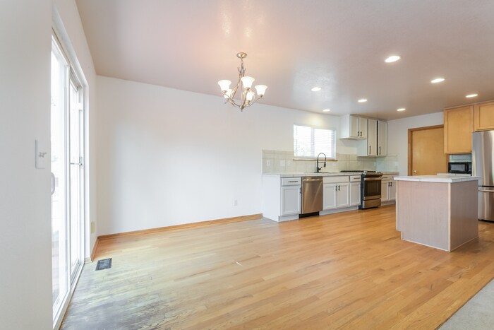 Building Photo - 3690 E 92nd Pl