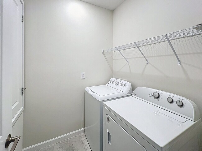 Building Photo - Available Now!  Charming 3-Bedroom Townhou...