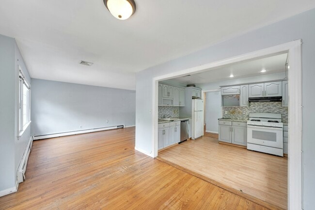 Building Photo - 106 Hillside Ave
