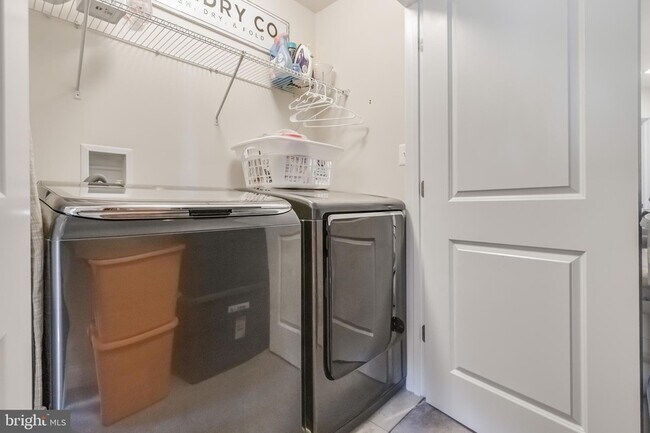 Building Photo - 11411 Tolkien Ave