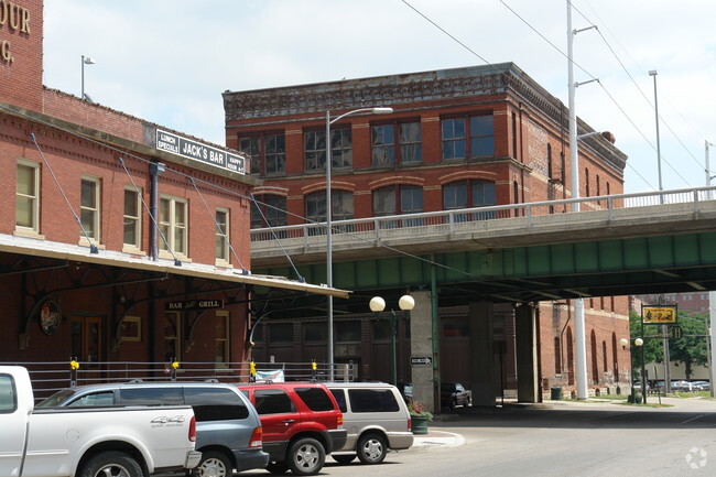 Building Photo - Raymond Brothers Building