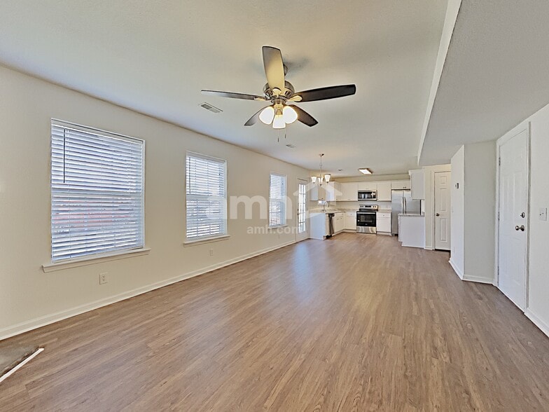 Building Photo - 2148 Spring Hill Cir