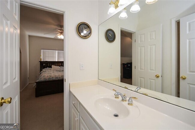 Building Photo - 305 Collegiate Dr