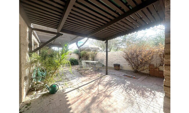 Building Photo - 5253 N Tigua Dr