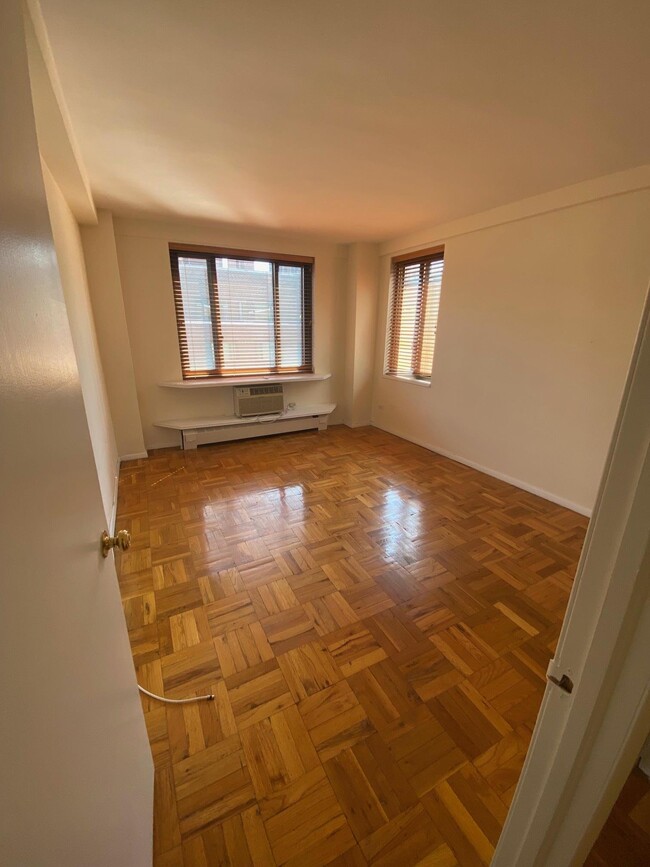 Building Photo - 420 E 64th St