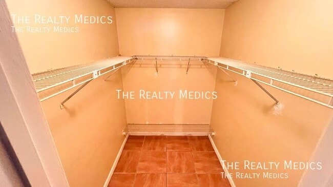 Building Photo - 999 Mancha Real Dr