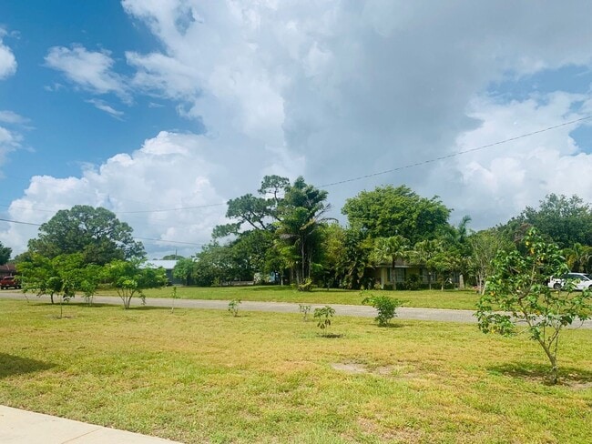 Building Photo - VERO BEACH HIGHLANDS
