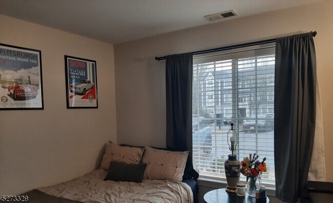 Building Photo - 67 Village Dr