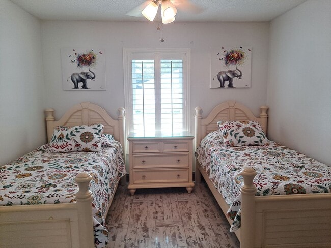 Building Photo - 3208 Royal Palm Dr