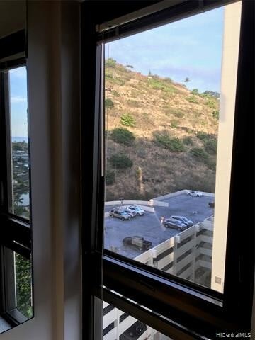 Building Photo - 501 Hahaione St