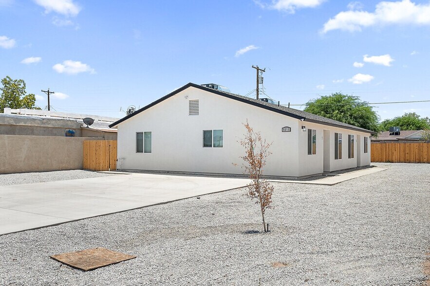 Building Photo - 1732 E Elwood St