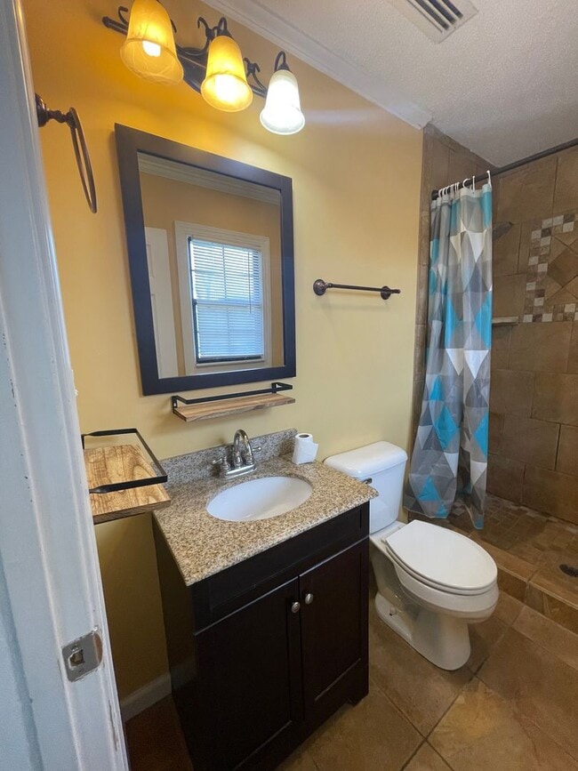 Building Photo - 306 Meadowlark Ln