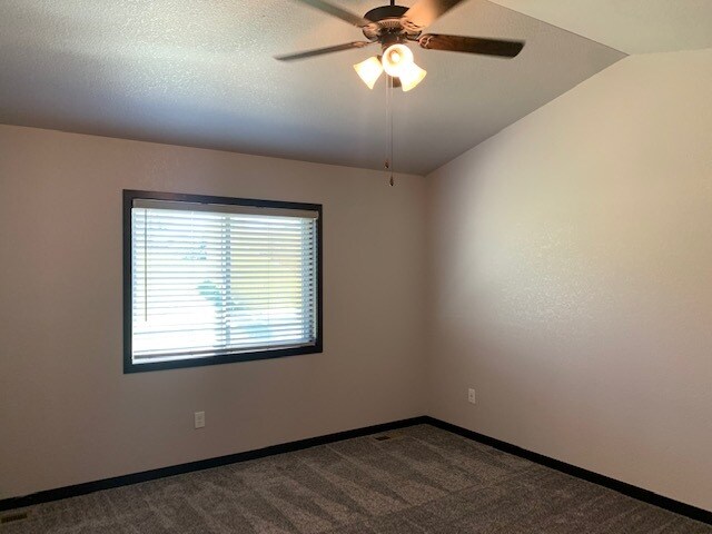 Building Photo - 902 Braelynn Ln
