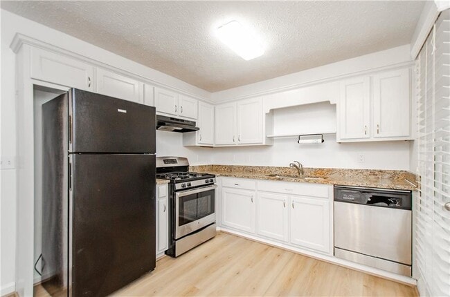 Building Photo - 2470 Cambridge Hills Rd