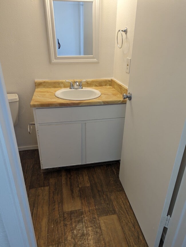 Upstairs full bathroom - 2329 Sambrano Ave