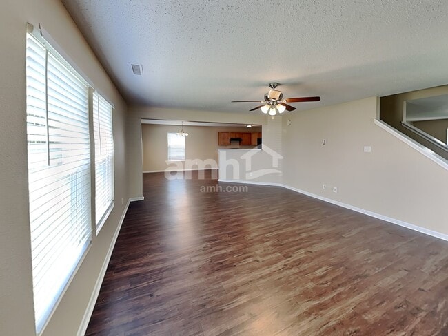 Building Photo - 489 Bourneside Dr