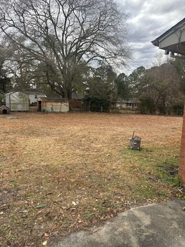 Building Photo - 1228 York St