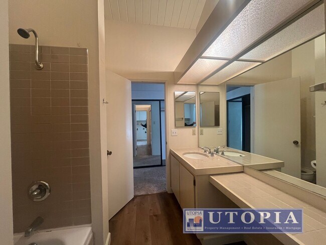 Building Photo - RENT SPECIAL: 50% off 1st months rent if the lease is signed by January 1st! Bright Natural Light...