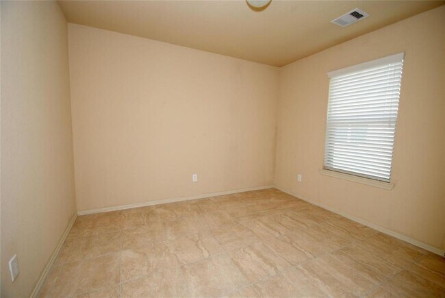 Building Photo - 2703 Alvar Dr