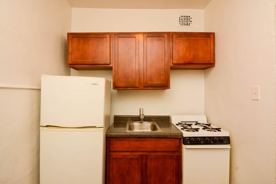 Building Photo - 4834 N Damen Ave