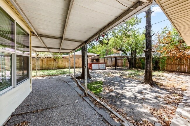 Building Photo - 751 Langwood Dr
