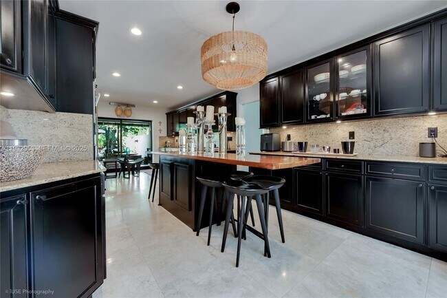 Building Photo - 10700 Old Cutler Rd