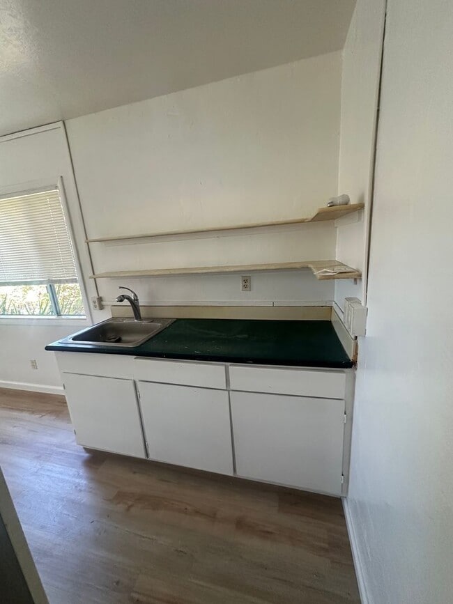 Building Photo - Small Studio In Monterey